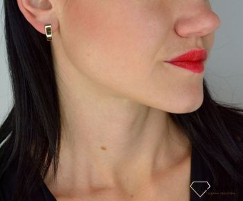 Kolczyki złote gładkie na angielskie zapięcie KL 5196A . Eleganckie, złote kolczyki grawerowane wykonane z próby złota 333 ✓ Piękne Kolczyki dla Kobiet✓ Prawdziwe Złoto✓ Zapraszamy (3).JPG